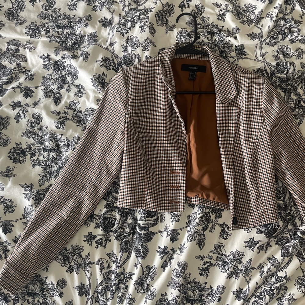 Super cute “Old Money Style” plaid Blazer